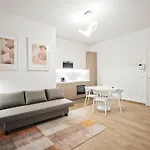 Velaria Living Apartman *